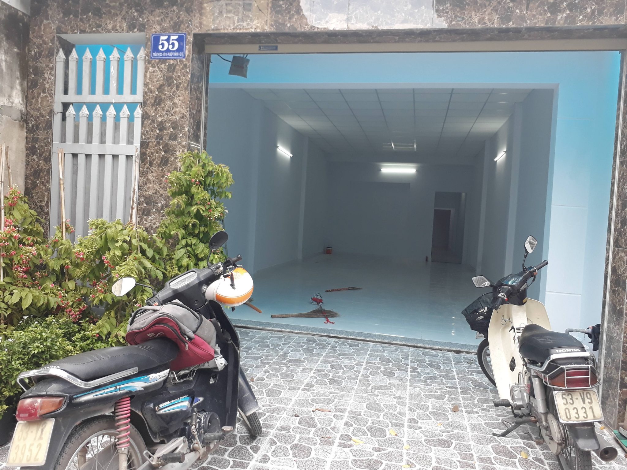 Nhà mặt tiền